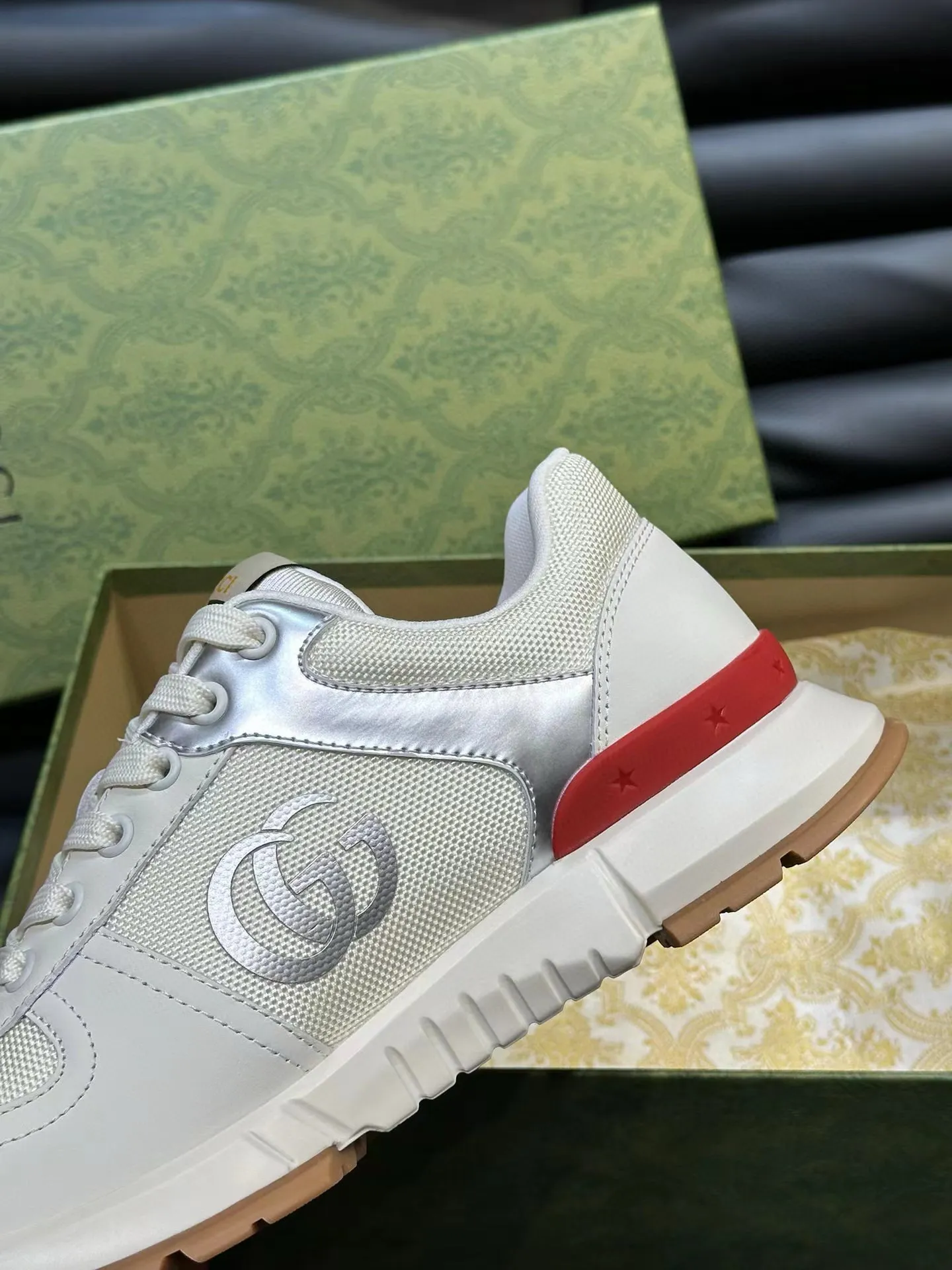 Factory price: 460💰Gucci new men's shoes GUCCI [Lightning] latest shoes are shipped. Original quality, fashionable, made of special materials, sheepskin lining, brand new packaging. The foot feels super comfortable and the workmanship is impeccable. Size: 38-45, Dingyi 45